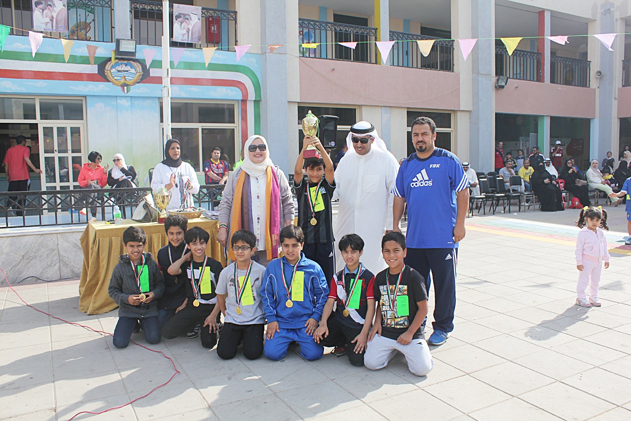 u062cu0627u0646u0628 u0645u0646 u062au0648u0632u064au0639 u0627u0644u062cu0648u0627u0626u0632