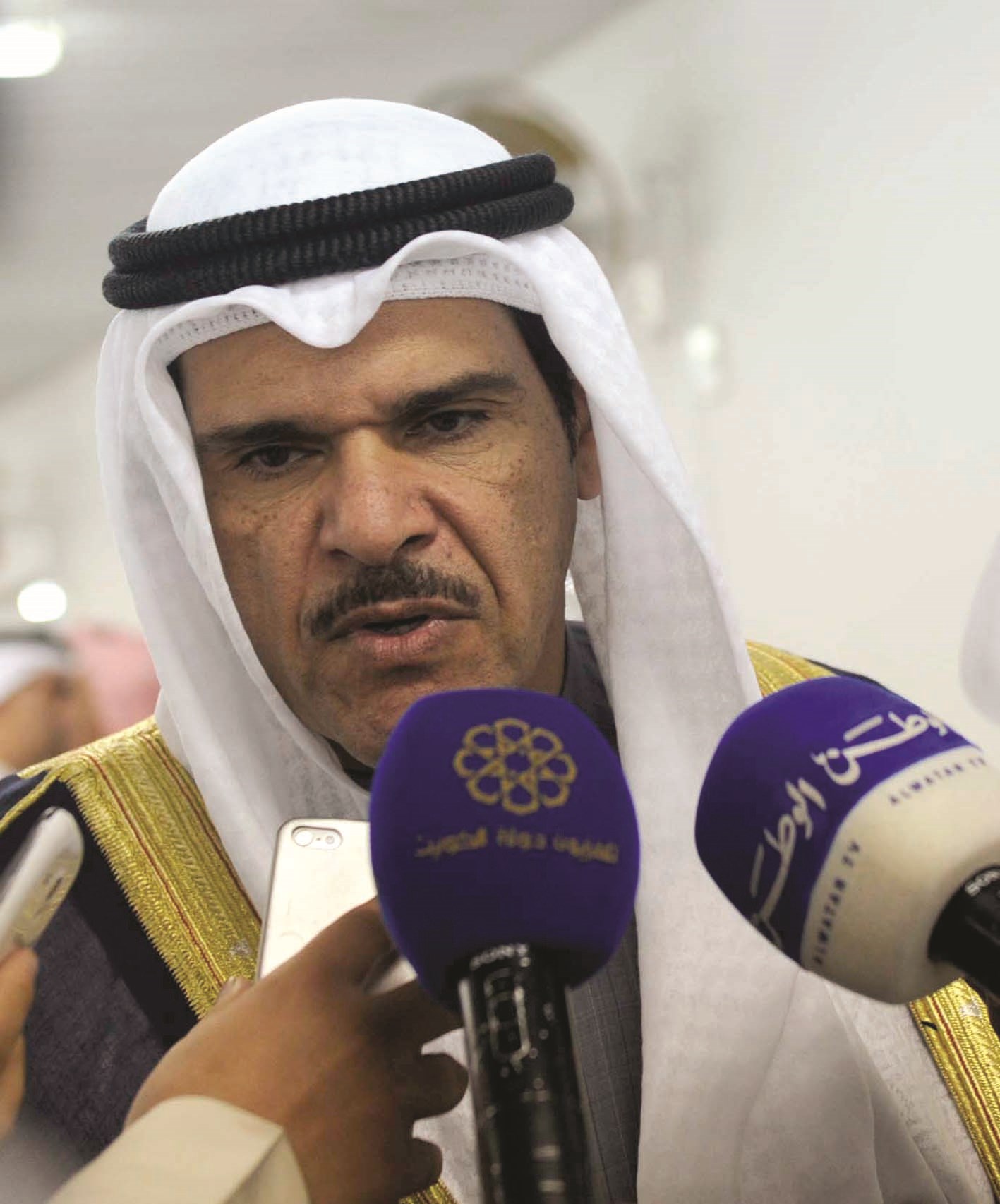 سلمان الحمود متحدثاً للصحافيين (تصوير نايف العقلة)