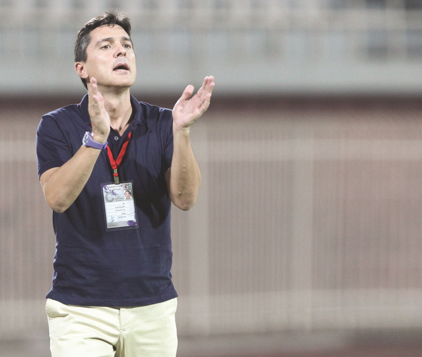 u0645u062fu0631u0628 u0627u0644u0642u0627u062fu0633u064au0629 u0627u0646u062au0648u0646u064au0648 u0628u0648u062au0634u0647 ... u0631u0647u0627u0646 u0628u0639u0636 u0639u0634u0627u0642 u00abu0627u0644u0623u0632u0631u0642u00bb