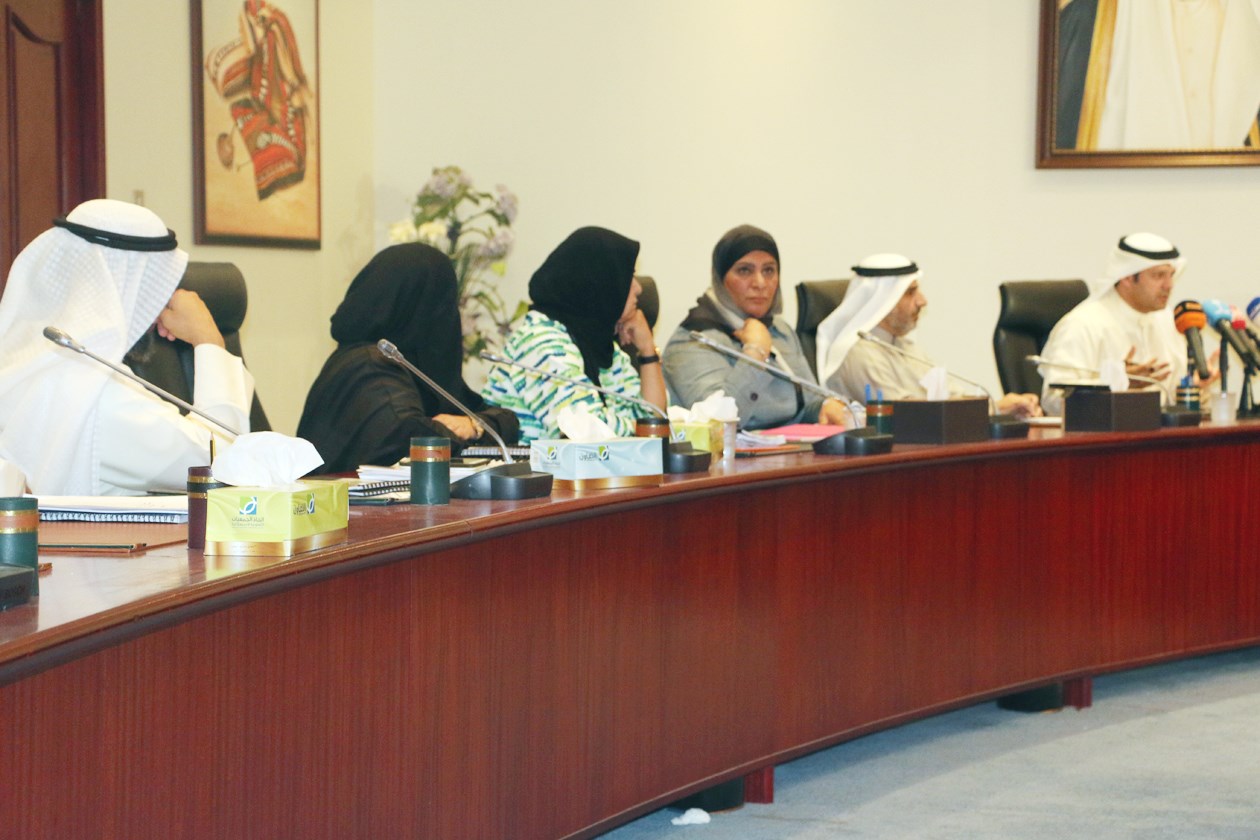 نواب وتربويون يتابعون شرح «الوزن النسبي»