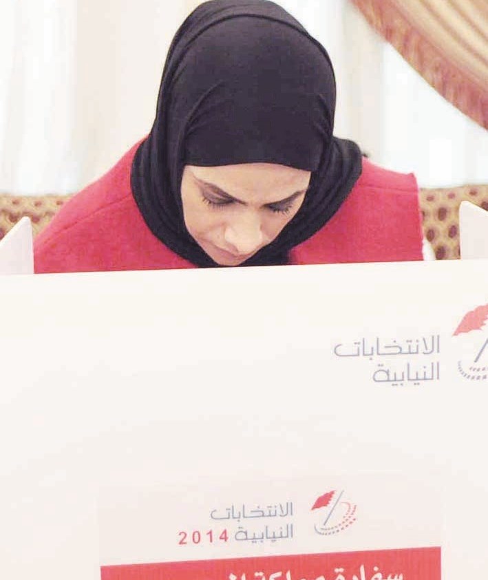 ناخبة تدلي بصوتها