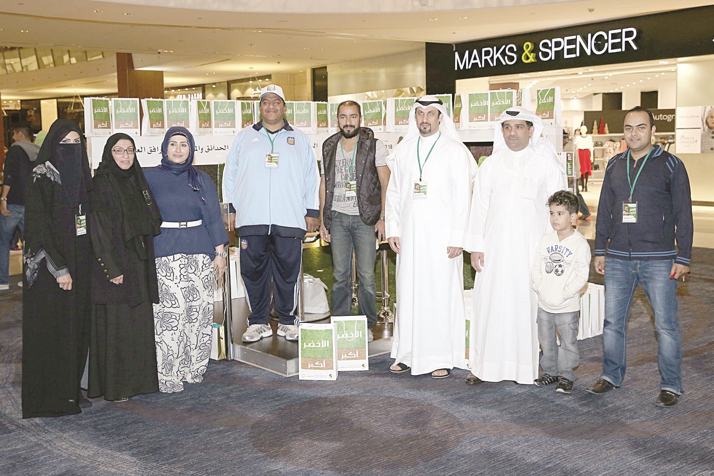 لقطة مع زائري جناح الحملة