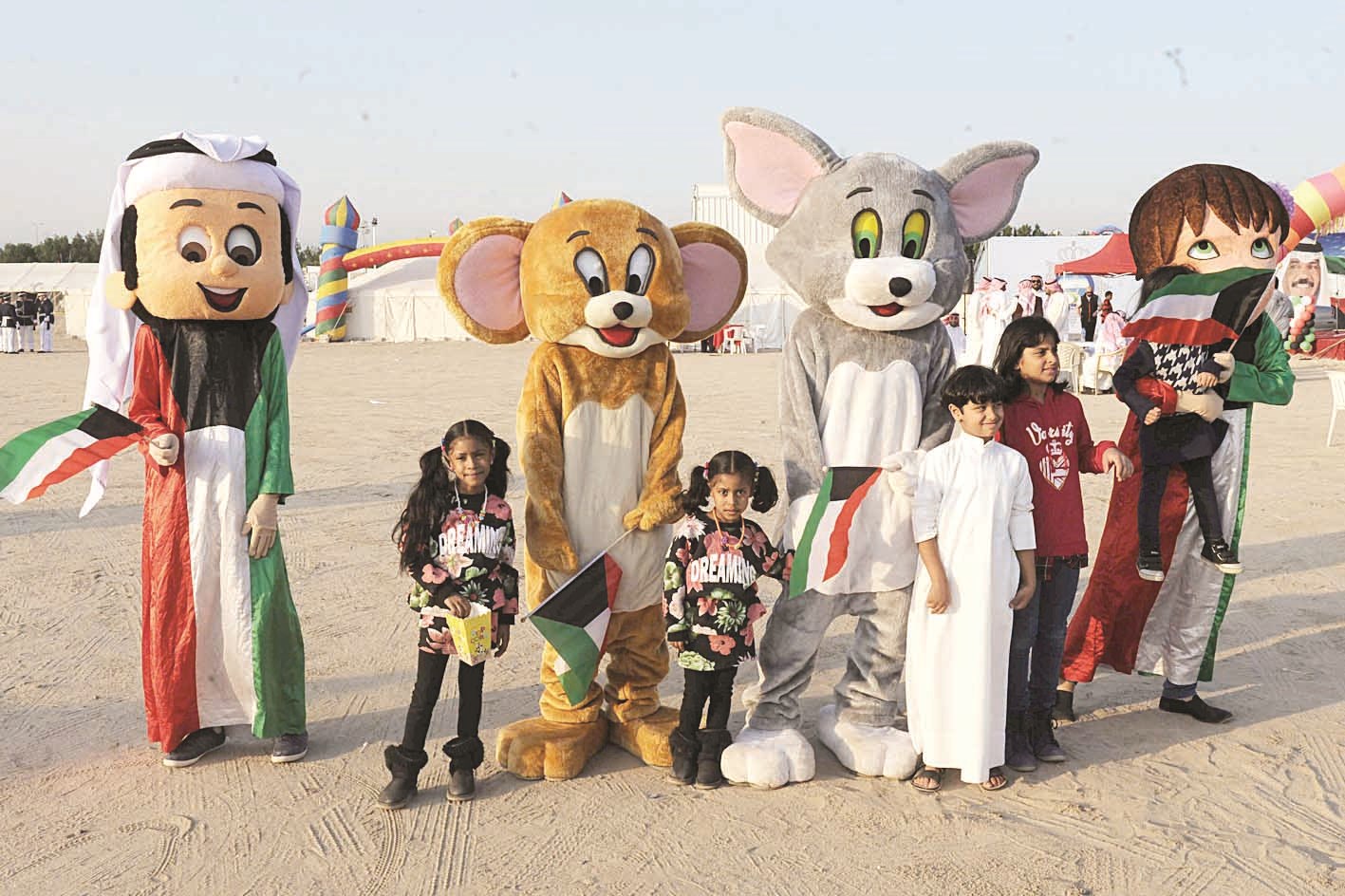 شخصيات كارتونية متحركة في استقبال الأطفال