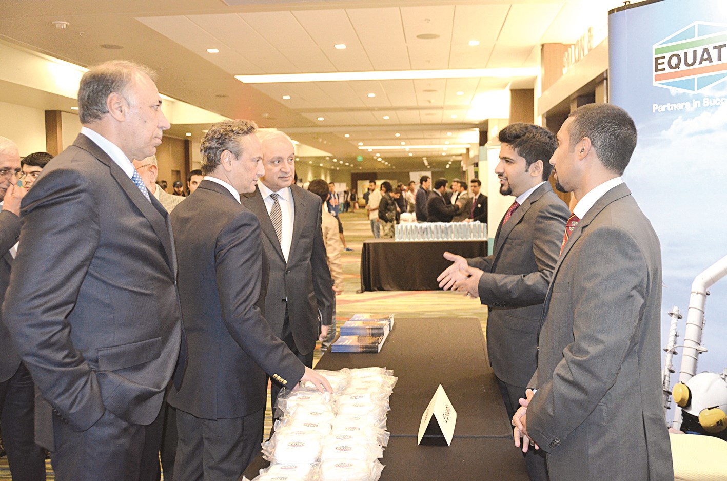 العيسى والعبدالله ومدير المكتب الثقافي في واشنطن عبدالوهاب الظفيري