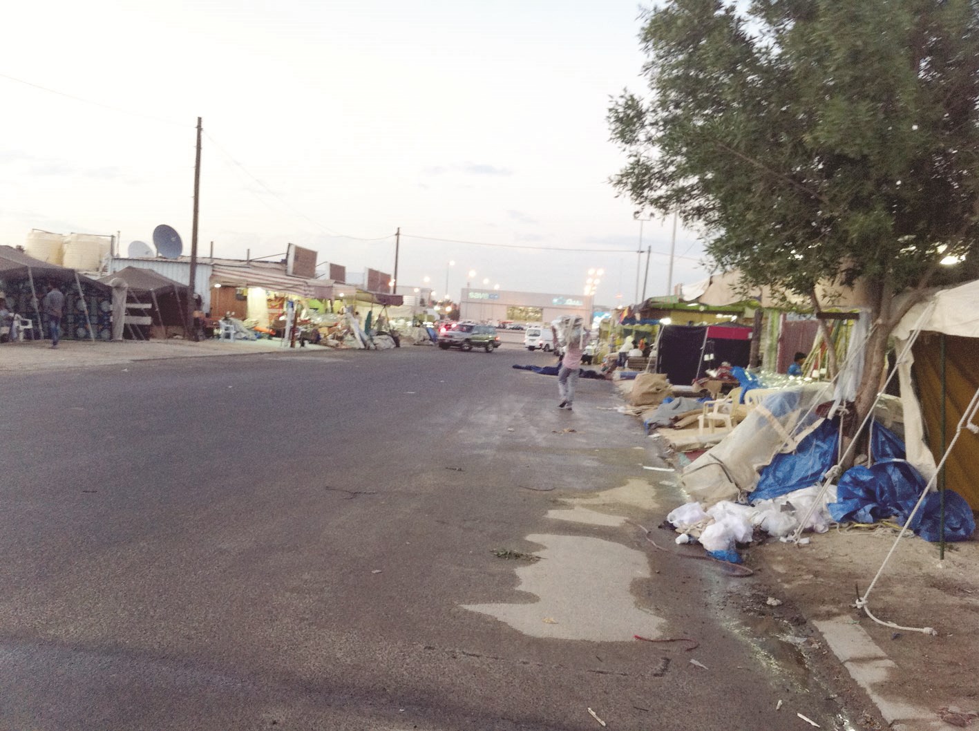 ... والسوق بلا حركة