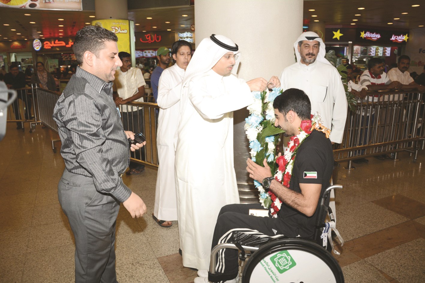 استقبال الموسوي بالورود