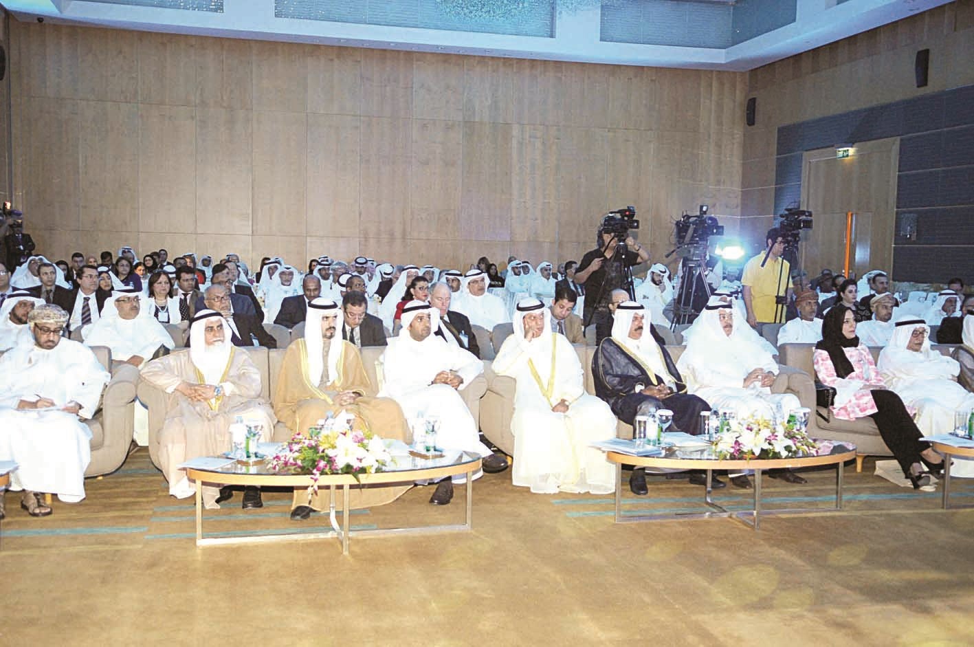 u0627u0644u0634u064au062e u0623u062du0645u062f u0627u0644u0646u0648u0627u0641 u0648u0627u0644u062du062cu0631u0641 u0648u0627u0644u0634u064au062e u0645u0634u0639u0644 u0641u064a u0645u0642u062fu0645u0629 u0627u0644u062du0636u0648u0631 (u062au0635u0648u064au0631 u0643u0631u0645 u0630u064au0627u0628)