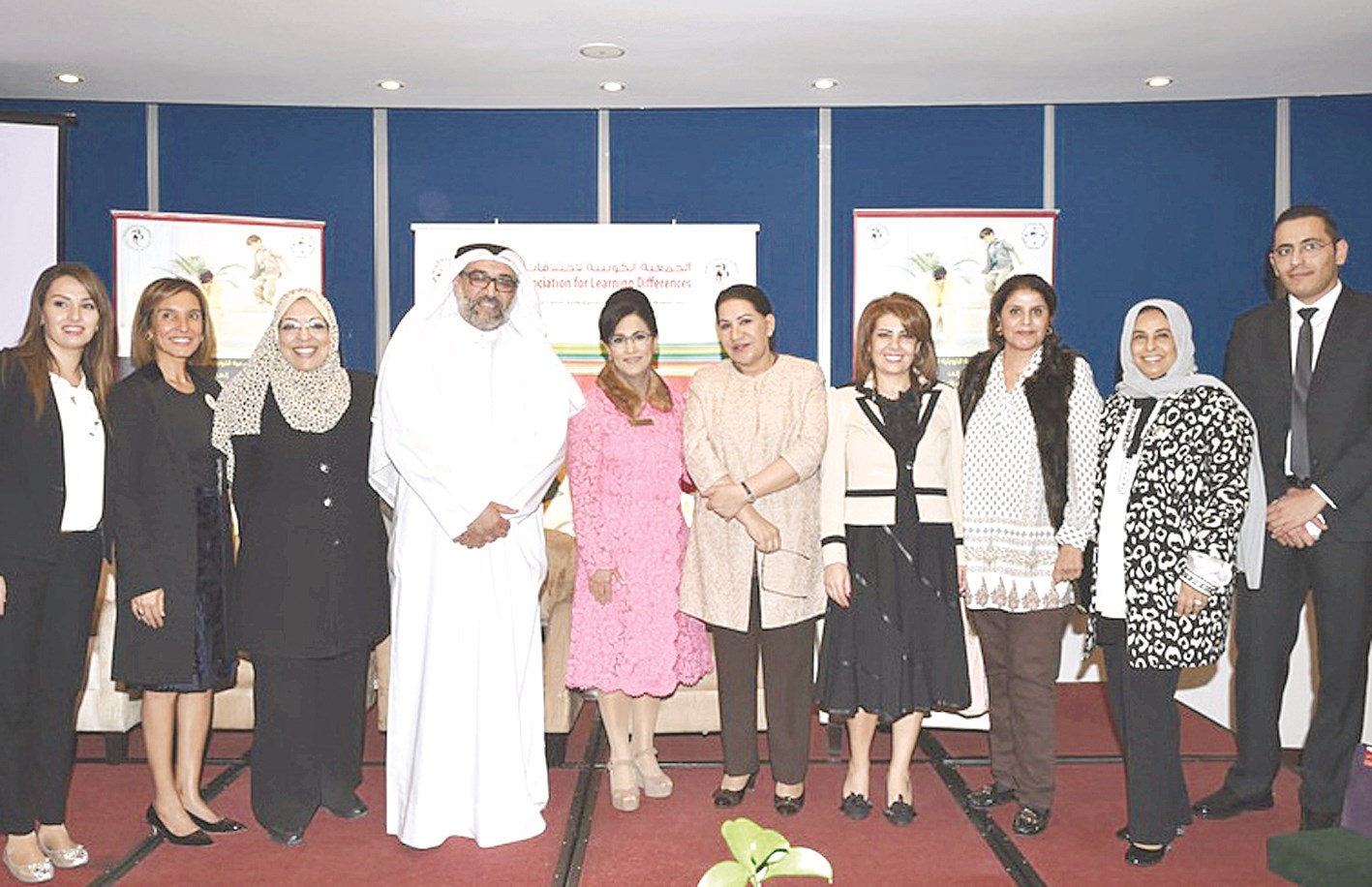 صورة جماعية مع الفنانة سعاد عبدالله