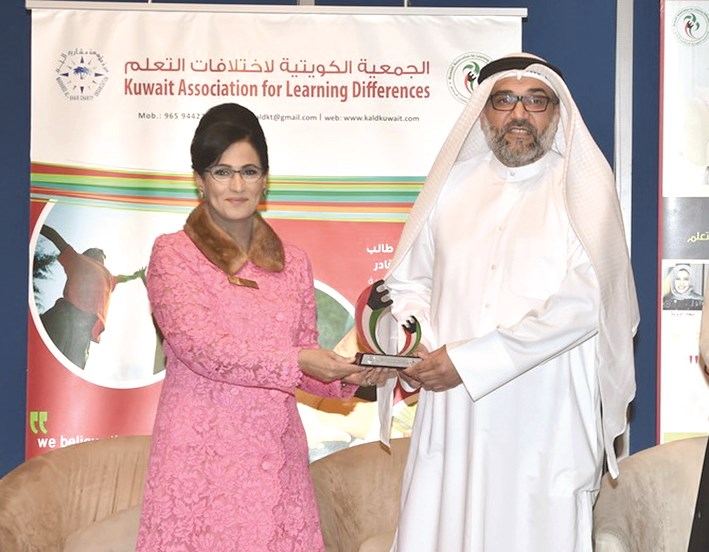 u0622u0645u0627u0644 u0627u0644u0633u0627u064au0631 u062au0643u0631u0651u0645 u0627u0644u062fu0643u062au0648u0631 u0637u0627u0631u0642 u0627u0644u0634u0637u064a