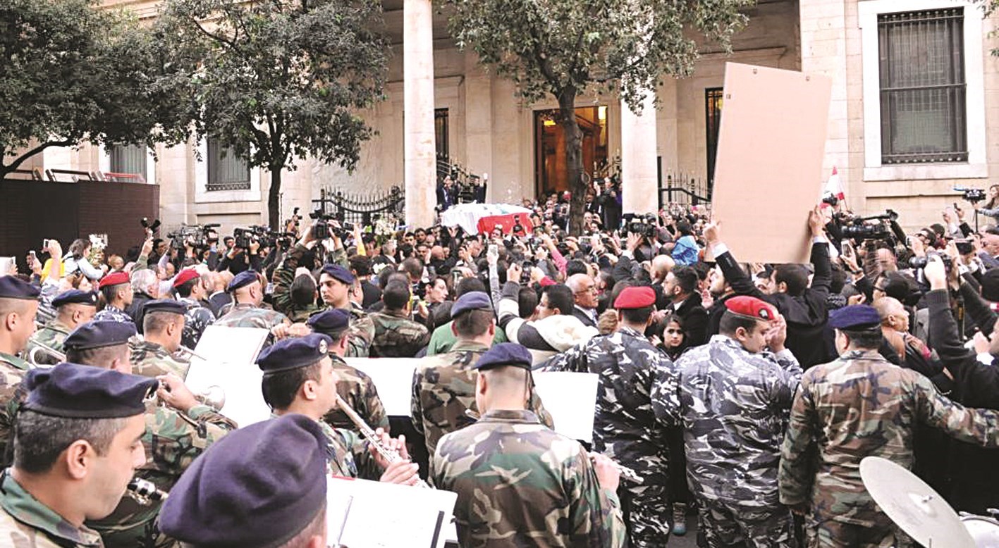 فرقة من الجيش اللبناني تعزف «أناشيد»