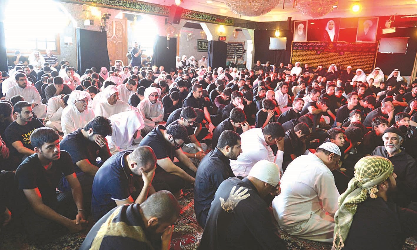 حضور داخل الحسينية