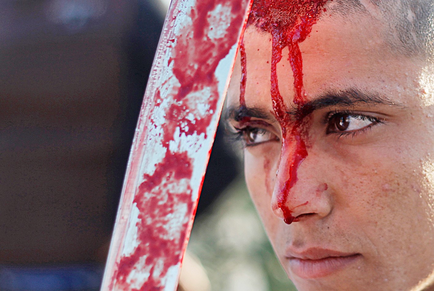 u0639u0631u0627u0642u064a u064au0646u0632u0641 u0645u0646 u0631u0623u0633u0647 u0628u0639u062f u0623u0646 u0636u0631u0628u0647 u0628u0633u064au0641 u0636u0645u0646 u0627u0644u0627u062du062au0641u0627u0644u0627u062a u0628u0630u0643u0631u0649 u0639u0627u0634u0648u0631u0627u0621 u0641u064a u0628u063au062fu0627u062f b(u0631u0648u064au062au0631u0632)