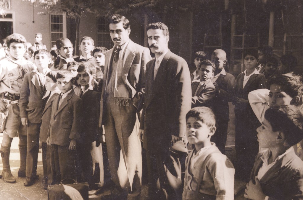 في باحة المدرسة سنة 1963