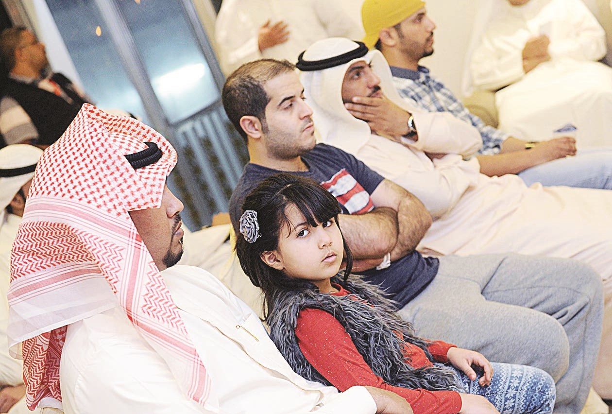 الطفلة أسماء ممثلة الأطفال المحرومين من التعليم    ( تصوير زكريا عطية)