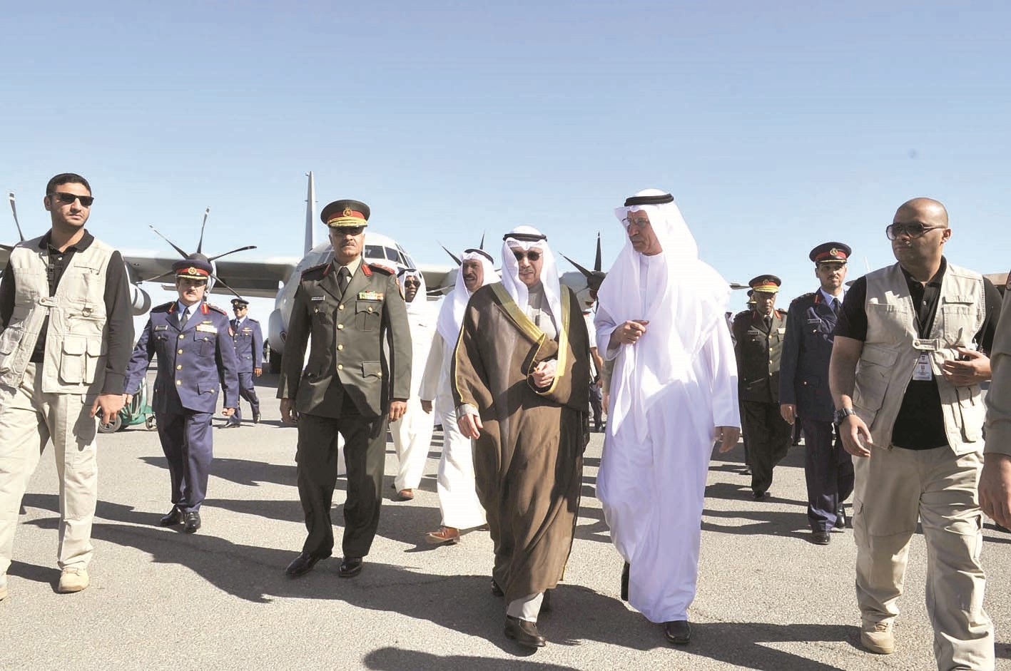 الوزير في طريقه لتدشين الطائرتين الجديدتين