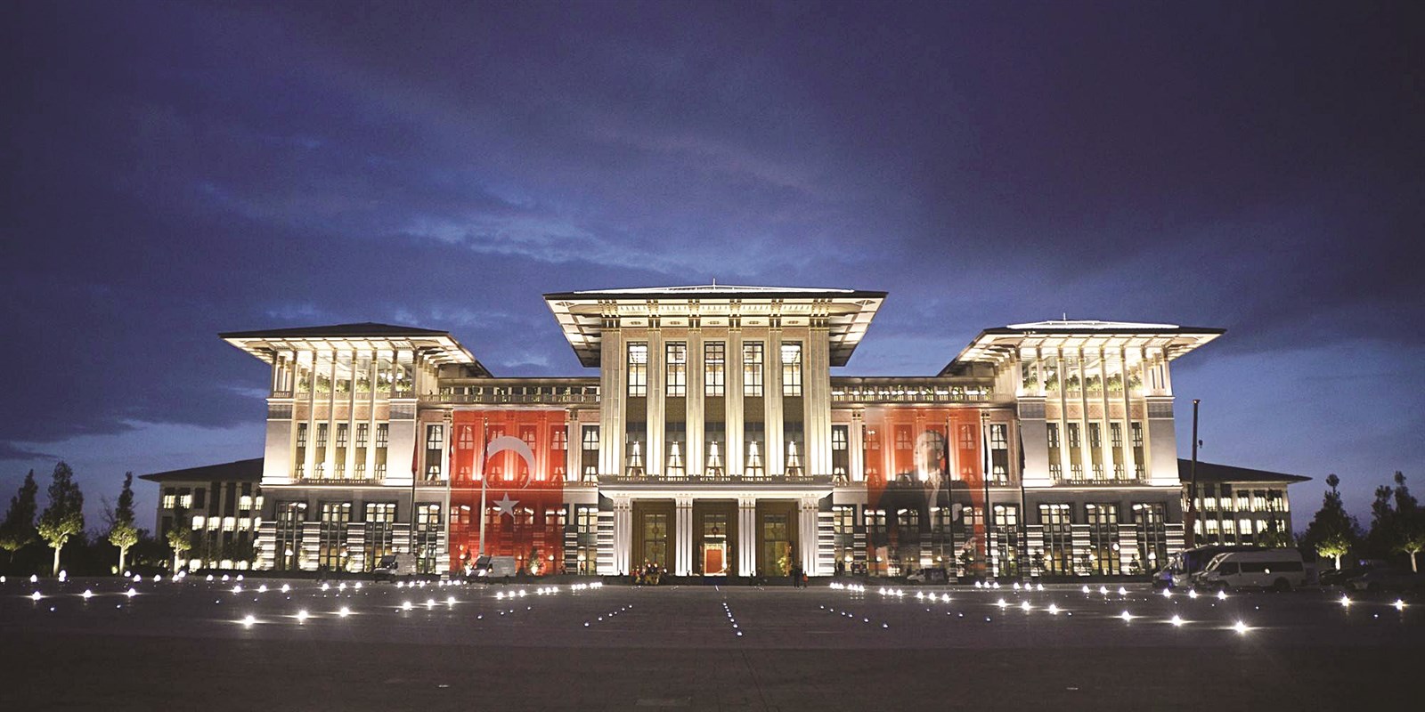 «آق سراي» في مشهد ليلي