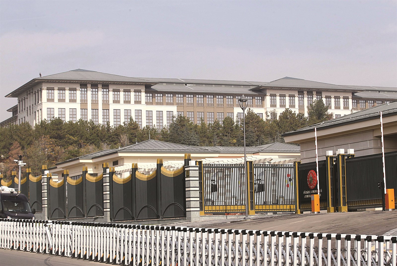 إحدى واجهات القصر