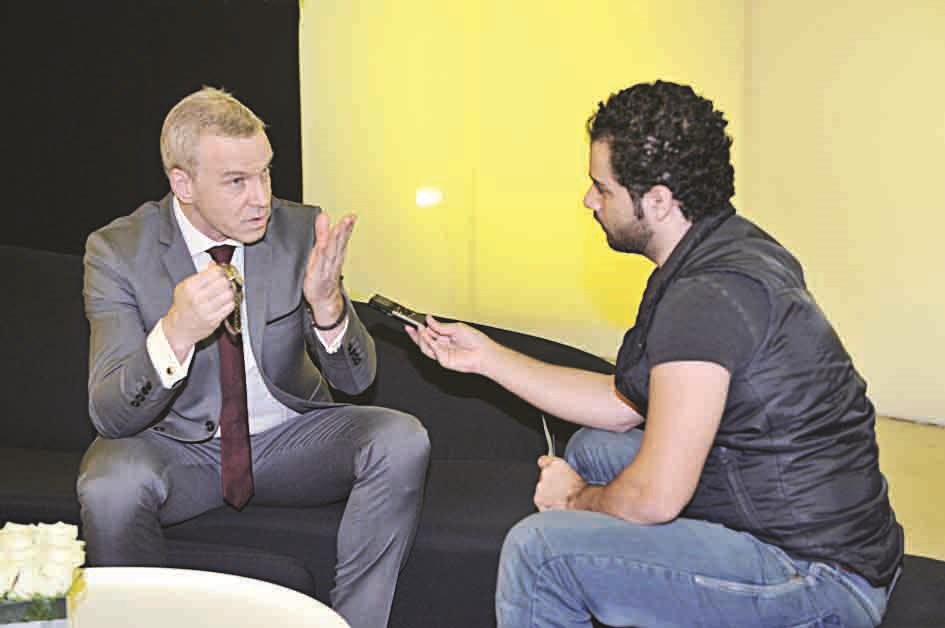 متحدثاً للزميل علاء محمود (تصوير نور هنداوي)