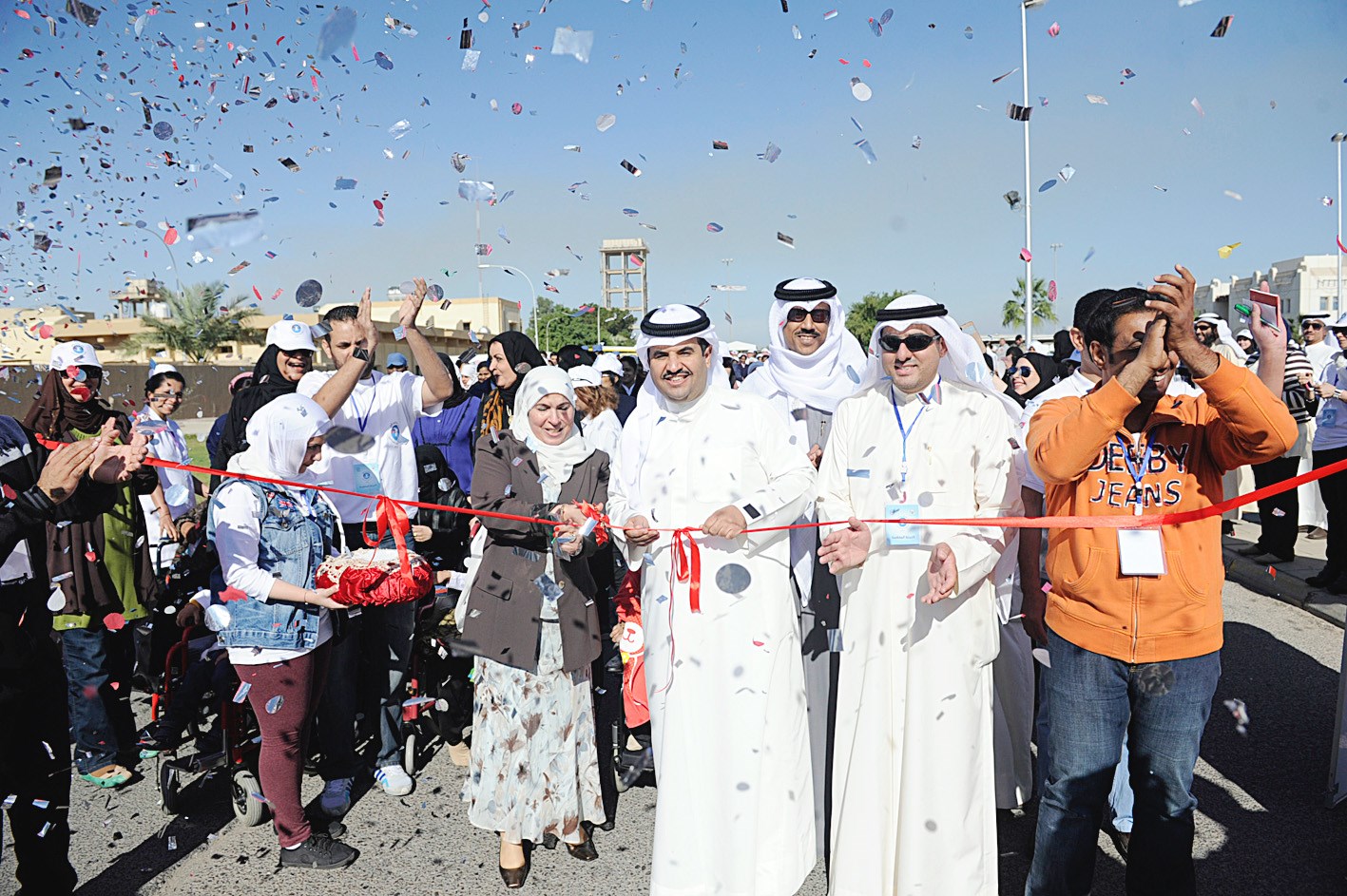 قص شريط انطلاق الماراثون            (تصوير نايف العقلة)