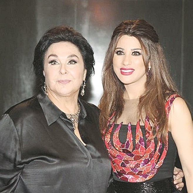 الأشقر مع نجوى كرم في كواليس حفل مسرح المدينة