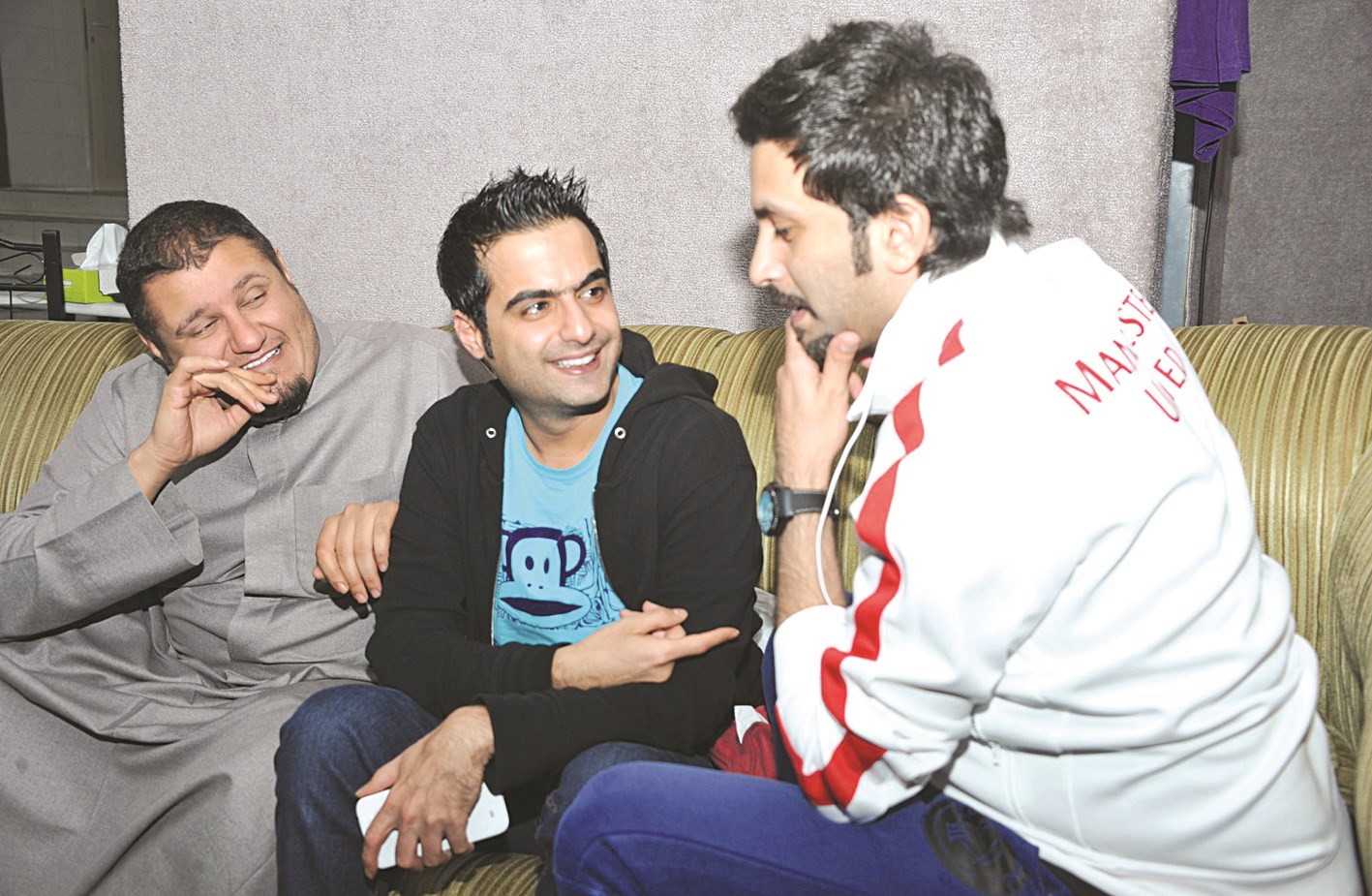 الحسيني والخضر يتحدثان إلى الزميل حمود العنزي