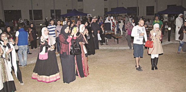 التقاط صور ومقاطع تذكارية للأنشطة