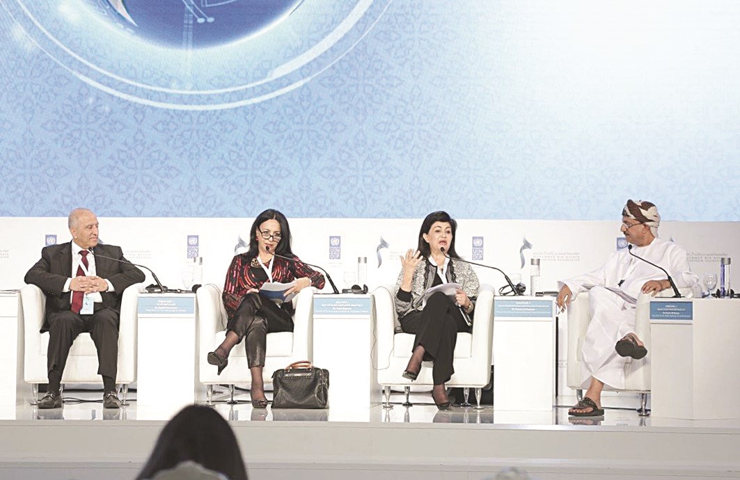 u0645u0634u0627u0631u0643u0648u0646 u0641u064a u0625u062du062fu0649 u062cu0644u0633u0627u062a u0627u0644u0645u0624u062au0645u0631