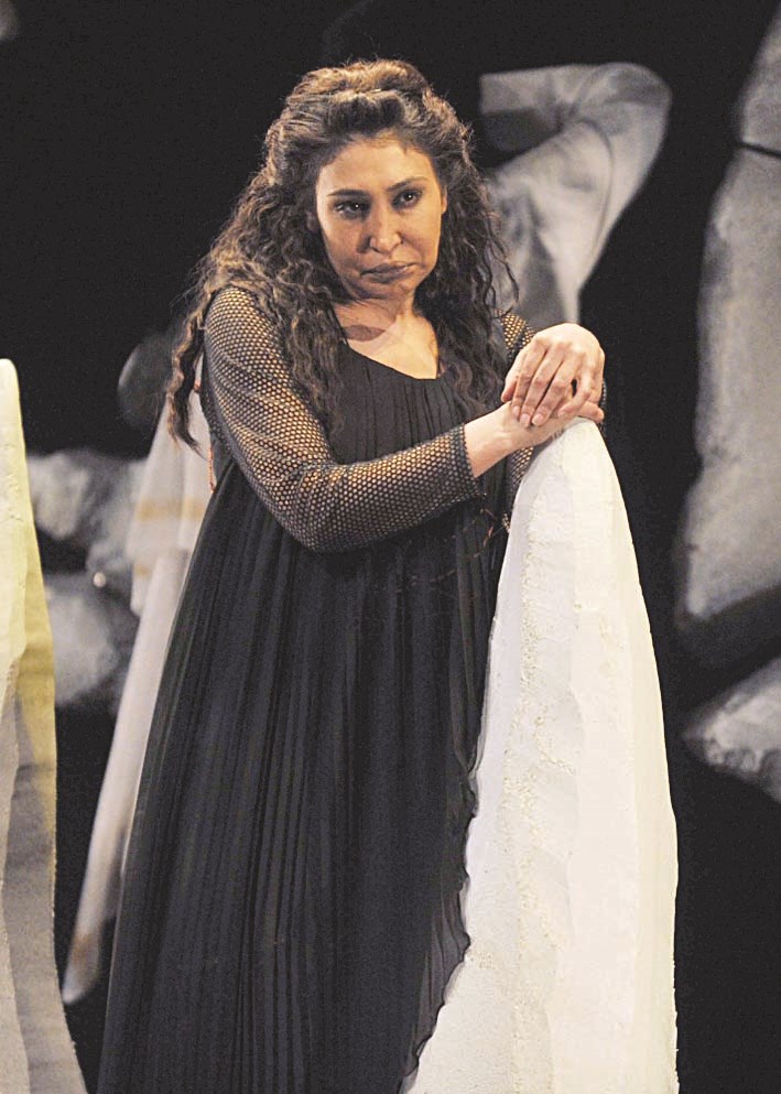 أحلام حسن في دور «حور»