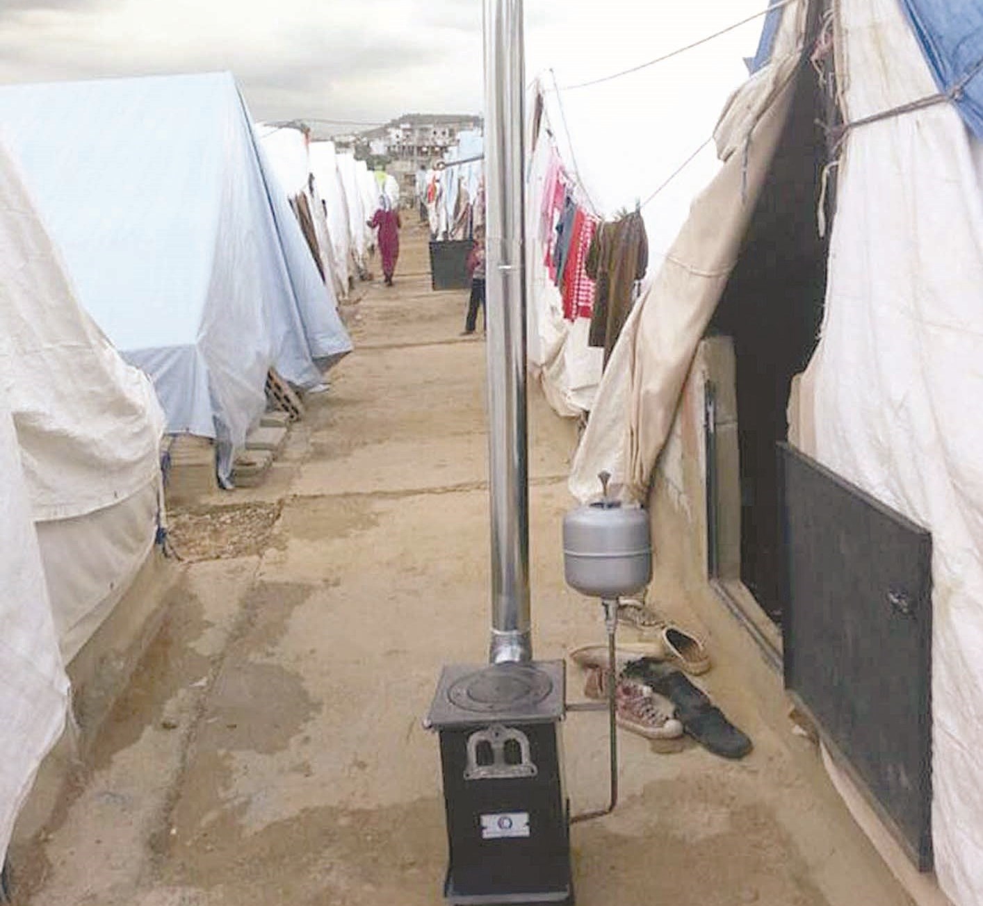 u062au0648u0632u064au0639 u0645u062fu0627u0641u0626 u0639u0644u0649 u0627u0644u0644u0627u062cu0626u064au0646