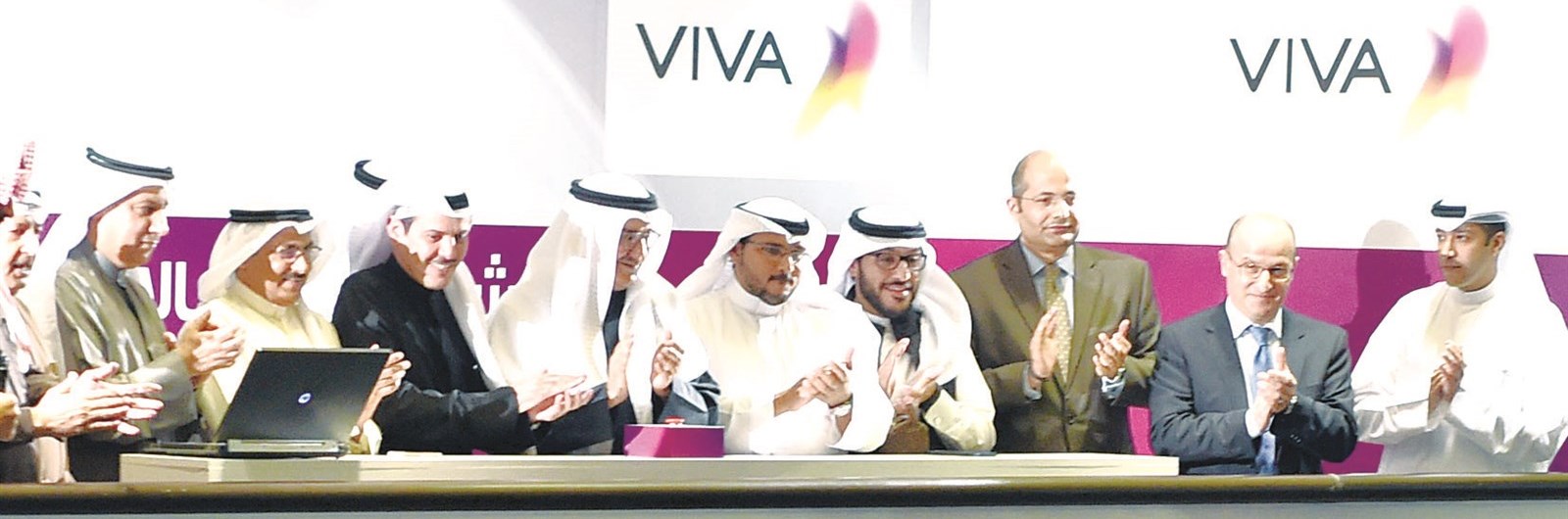 مسؤولو (VIVA) و «الوطني للاستثمار» والسوق يحتفلون بنجاح العملية