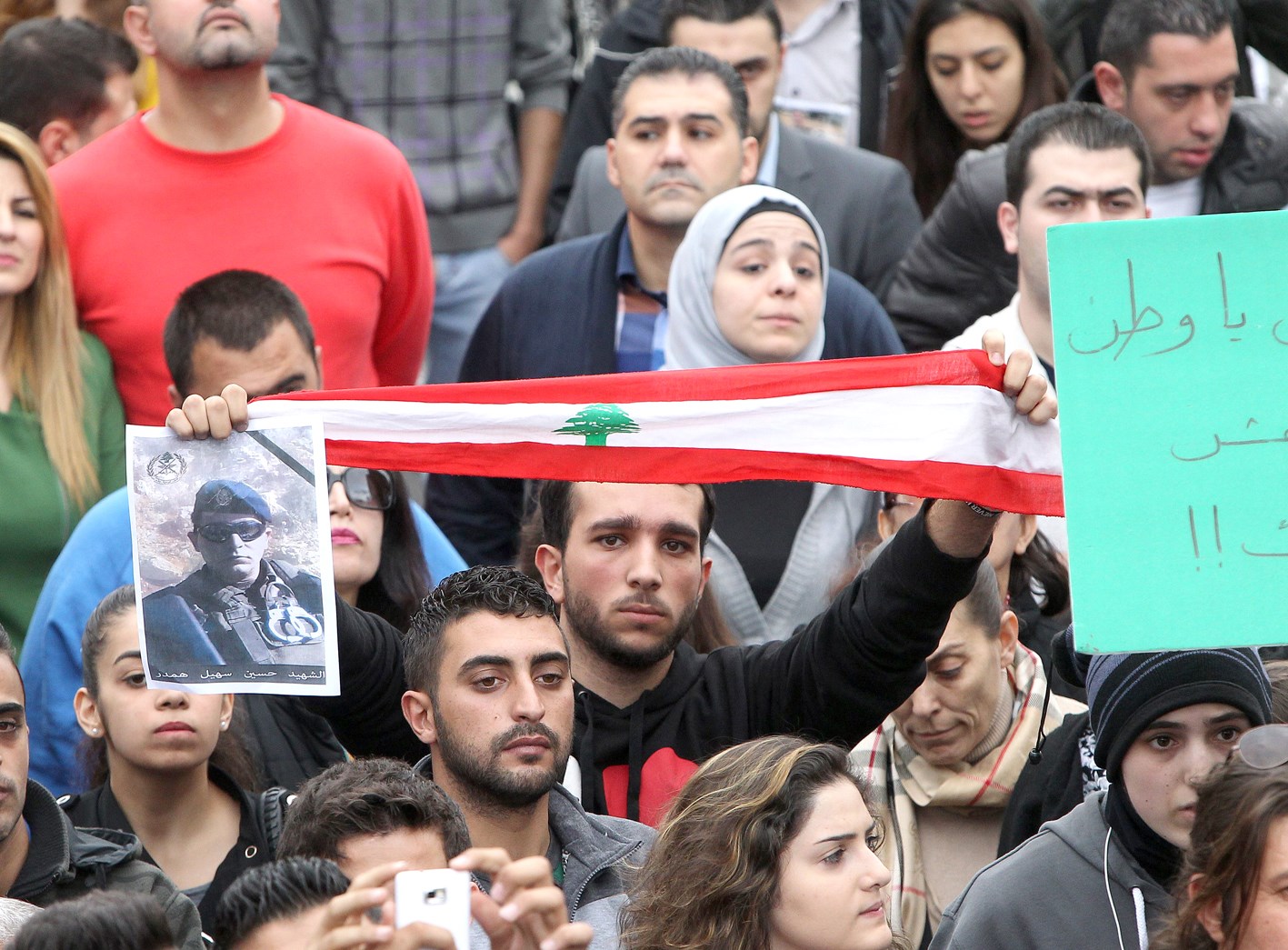 u062cu0627u0646u0628 u0645u0646 u0627u0639u062au0635u0627u0645 u0644u0623u0647u0627u0644u064a u0627u0644u0639u0633u0643u0631u064au064au0646 u0627u0644u0644u0628u0646u0627u0646u064au064au0646 u0627u0644u0645u062eu0637u0648u0641u064au0646 u0644u062fu0649 u00abu062fu0627u0639u0634u00bb u0648 u00abu062cu0628u0647u0629 u0627u0644u0646u0635u0631u0629u00bb u0641u064a u0628u064au0631u0648u062a u0623u0645u0633 (u0623 u0641 u0628)