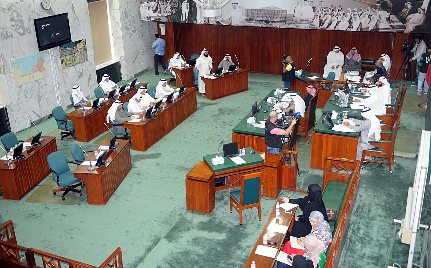 u062cu0627u0646u0628 u0645u0646 u0627u0644u062cu0644u0633u0629 (u062au0635u0648u064au0631 u0637u0627u0631u0642 u0639u0632u0627u0644u062fu064au0646)