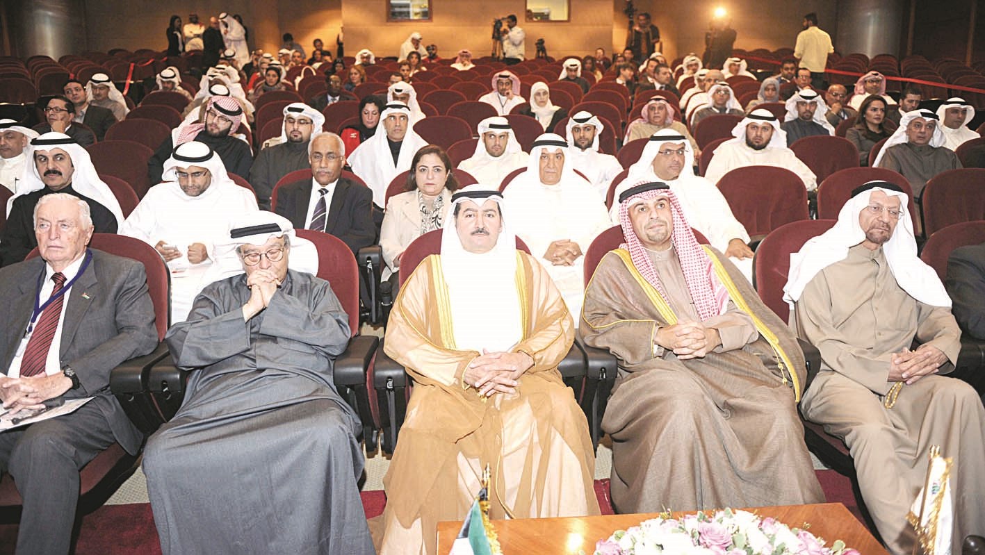 u0627u0644u0635u0627u0644u062d u0648u0627u0644u0645u0631u0632u0648u0642 u0641u064a u0645u0642u062fu0645 u0627u0644u062du0636u0648u0631 (u062au0635u0648u064au0631 u0637u0627u0631u0642 u0639u0632u0627u0644u062fu064au0646)