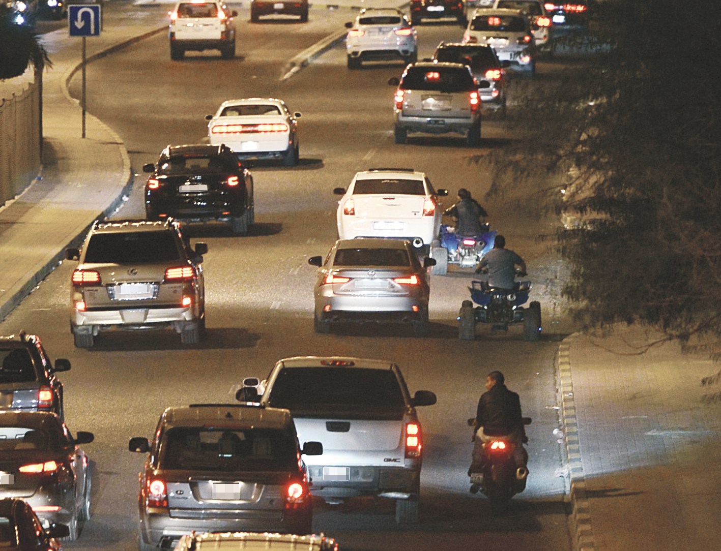 ملاحقة البنات على طول الشارع