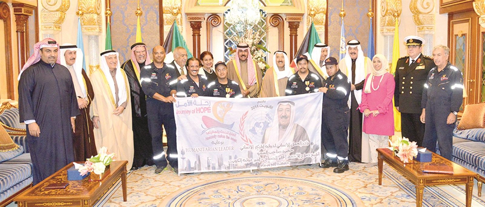 سموه متوسطاً وولي العهد والمبارك فريق الرحلة