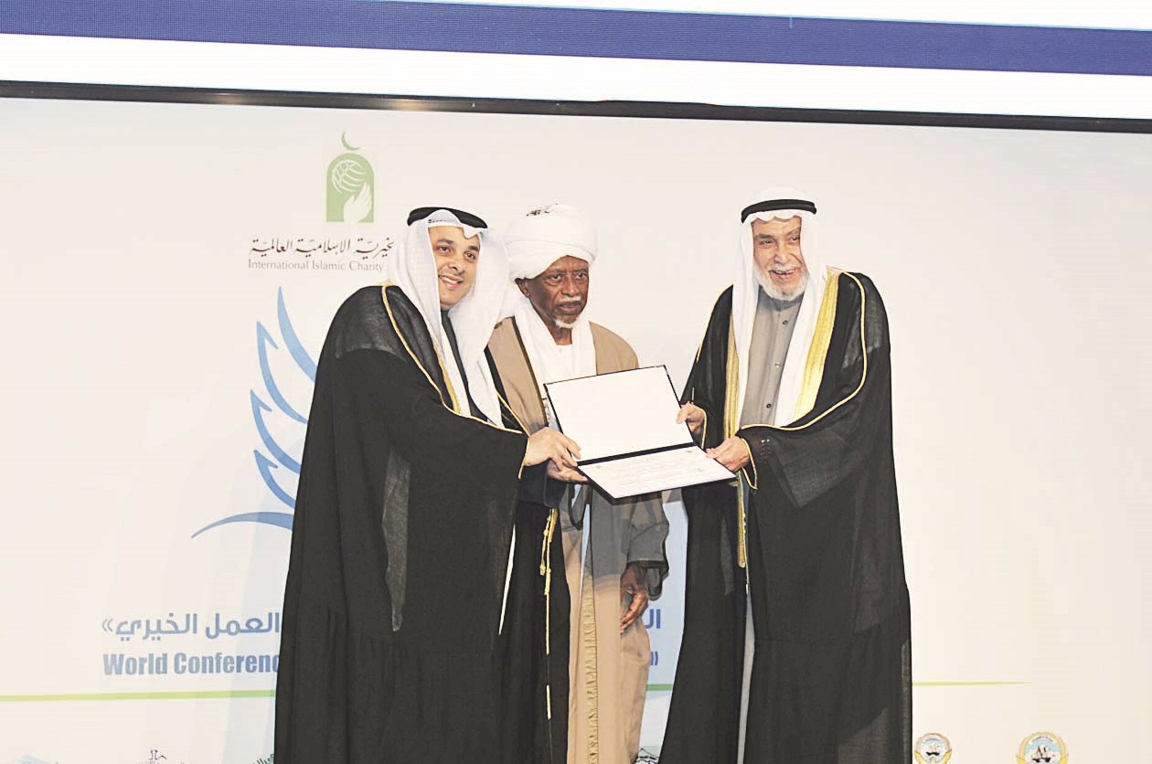 ... والدكتور خالد المذكور