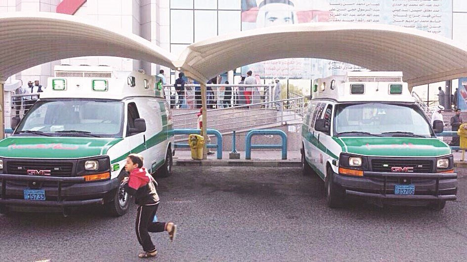 الإسعاف تدخلت لنقل المصابين مع تجمهر أمام باب الجمعية