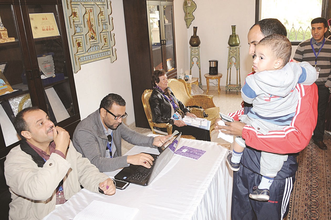 تسلم بطاقة الاقتراع