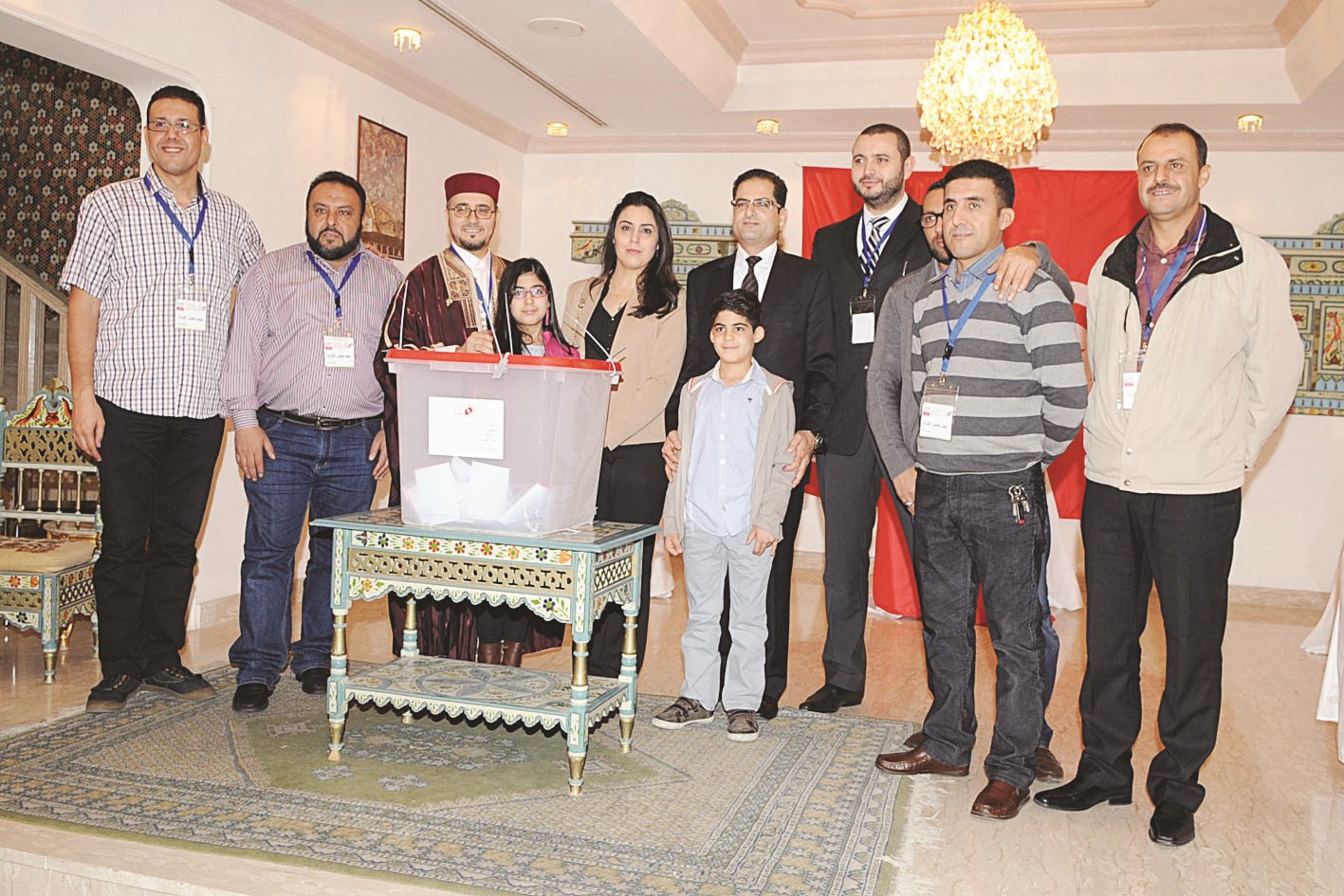 u0627u0644u0633u0641u064au0631 u0648u0639u0627u0626u0644u062au0647 u0648u0644u062cu0646u0629 u0627u0644u0625u0634u0631u0627u0641 u0639u0644u0649 u0627u0644u0627u0646u062au062eu0627u0628u0627u062a (u062au0635u0648u064au0631 u0643u0631u0645 u0630u064au0627u0628)