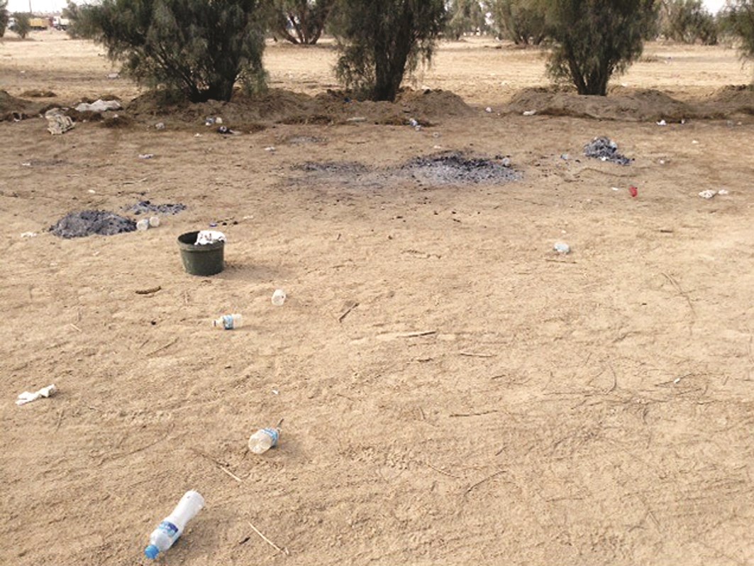 ... وزجاجات مياه فارغة