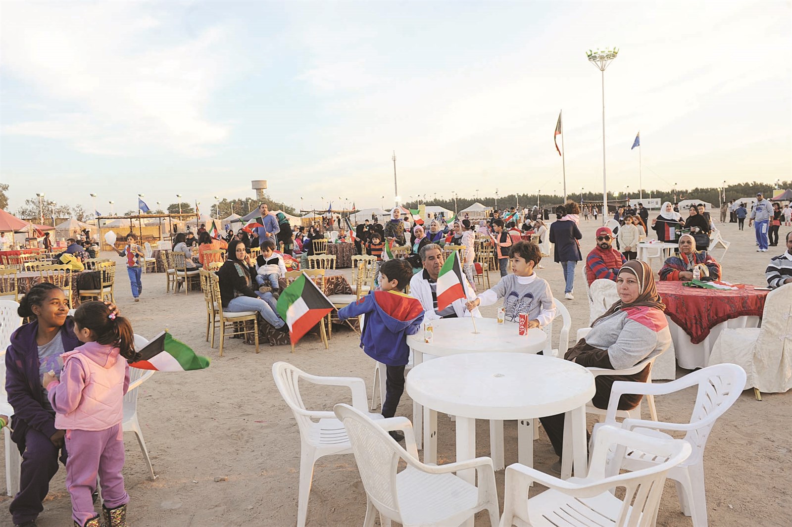 حشد من الحضور في مخيم الشرطة