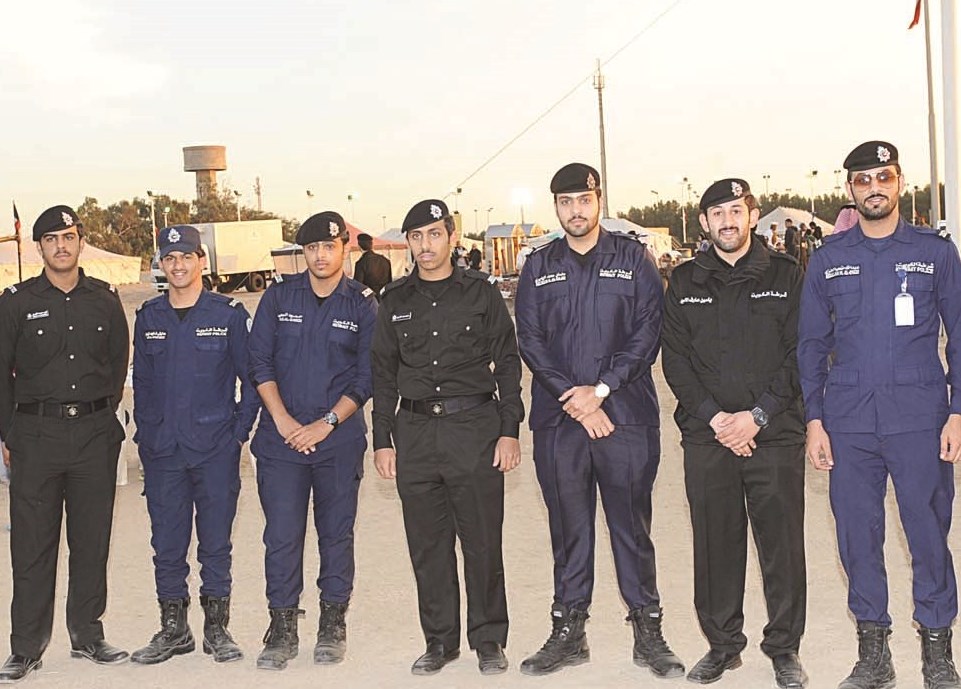 كوكبة من رجال الأمن في احتفالهم