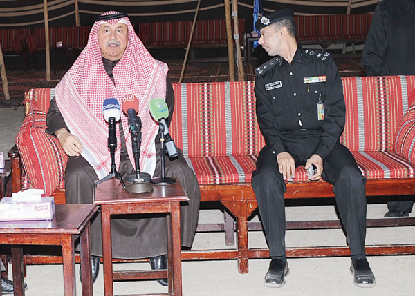  الفريق الفهد متحدثاً وإلى جانبه العميد عادل الحشاش		(تصوير جلال معوض)