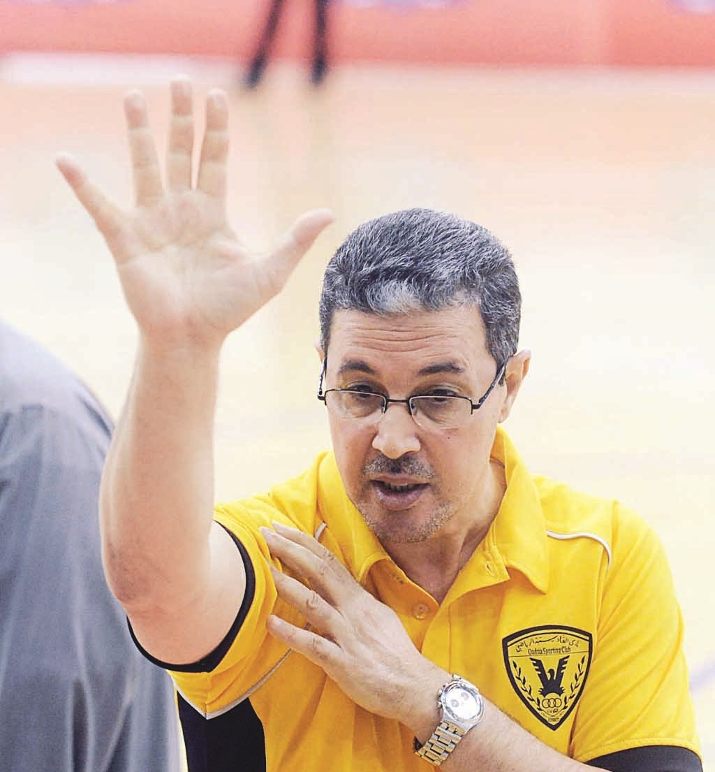 u0645u062fu0631u0628 u0627u0644u0642u0627u062fu0633u064au0629 u0627u0644u062au0648u0646u0633u064a u0645u062du0645u062f u0628u0646 u0643u0639u0628u0627u0631 u0648u0623u0648u0644 u0641u0648u0632 ( u062au0635u0648u064au0631 u0632u0643u0631u064au0627 u0639u0637u064au0629)