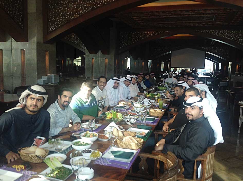 من مأدبة الغداء