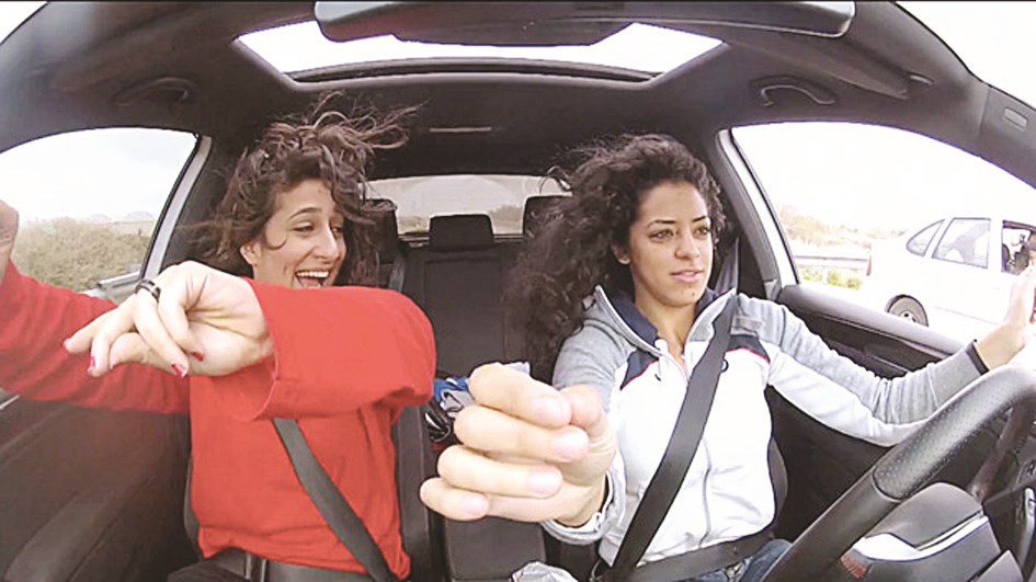 مشهد من فيلم الافتتاح ... «السبّاقات»