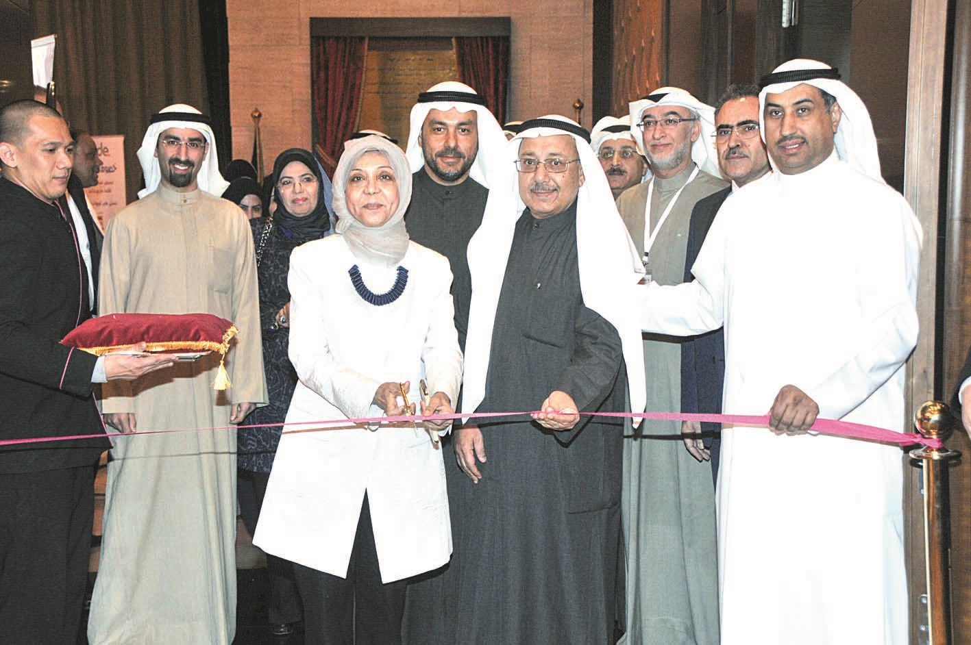 افتتاح المعرض        (تصوير زكريا عطية)