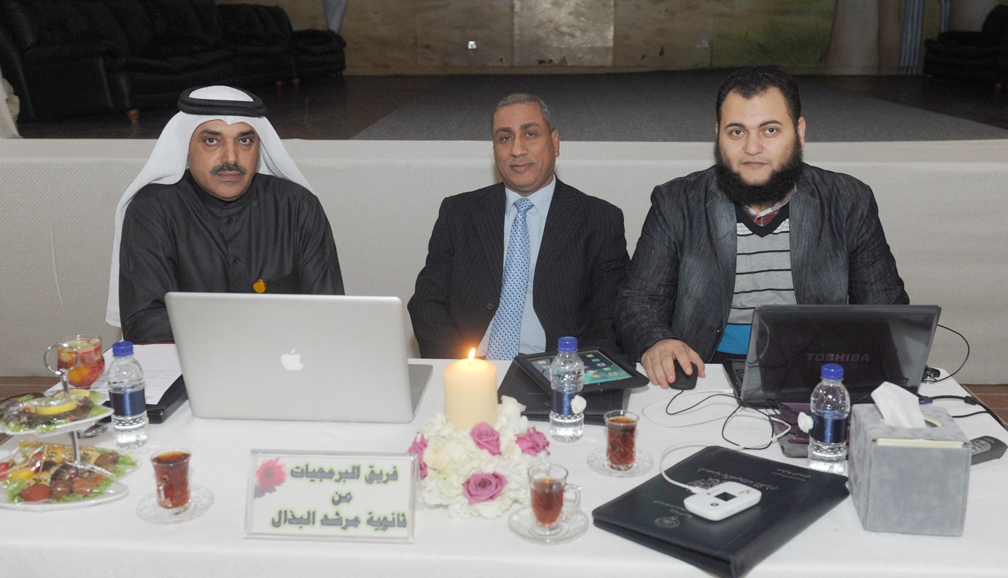 u0641u0631u064au0642 u0645u062fu0631u0633u0629 u0645u0631u0634u062f u0627u0644u0628u0630u0627u0644u064a u064au0639u0631u0636 u062au062cu0631u0628u0629 u0627u0644u062au0648u062bu064au0642 u0627u0644u0625u0644u0643u062au0631u0648u0646u064a   (u062au0635u0648u064au0631 u0632u0643u0631u064au0627 u0639u0637u064au0629)