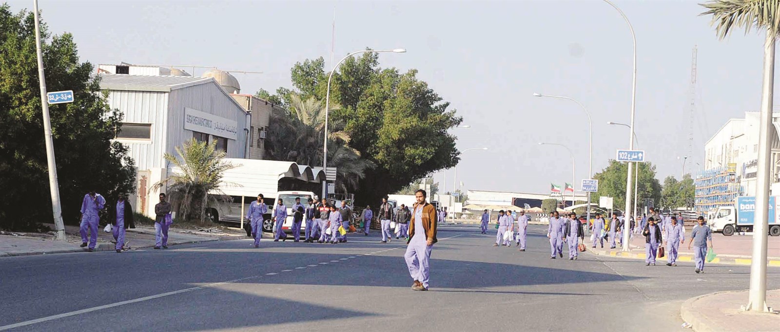 عمال «صبحان» يبحثون عن «الخبز»