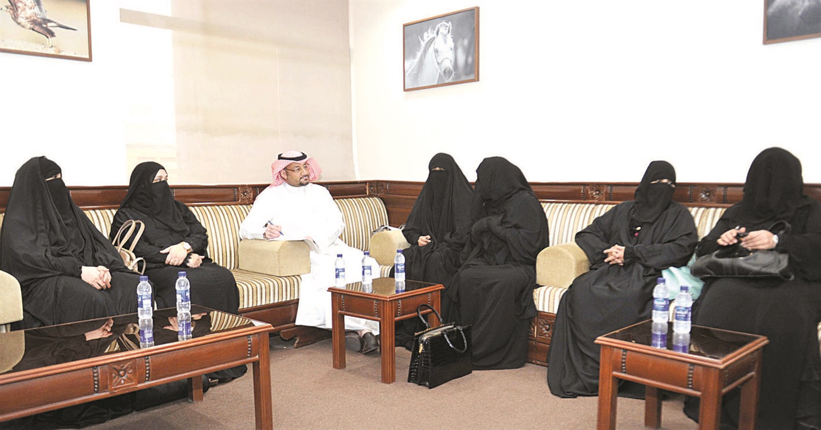 u0627u0644u0645u0648u0627u0637u0646u0627u062a u0627u0644u0645u062au0632u0648u062cu0627u062a u0645u0646 u063au064au0631 u0643u0648u064au062au064au064au0646 u064au062au062du062fu062bu0646 u0625u0644u0649 u0627u0644u0632u0645u064au0644 u0646u0627u0635u0631 u0627u0644u0641u0631u062du0627u0646 (u062au0635u0648u064au0631 u062cu0627u0633u0645 u0627u0644u0628u0627u0631u0648u0646)